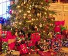 Δώρα κάτω από το χριστουγεννιάτικο δέντρο